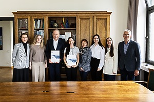 25-06-02 Sutarties su EdTech asociacija pasirašymas