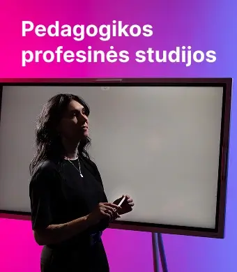 KTU Socialinių, humanitarinių mokslų ir menų fakulteto studentė pristato informaciją liečiamajame ekrane rožiniame dekoratyviame fone. Rinkis pedagogikos profesines studijas KTU.