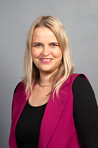 women with blond hair, smiling