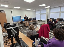 Konferencijos dalyviai KTU laboratorijoje