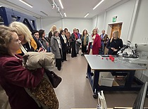 Konferencijos dalyviai KTU laboratorijoje