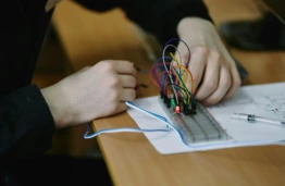 Praktinė elektronika mokykloje: KTU pradėjo nacionalinę kvalifikacijos tobulinimo programą STEAM mokytojams